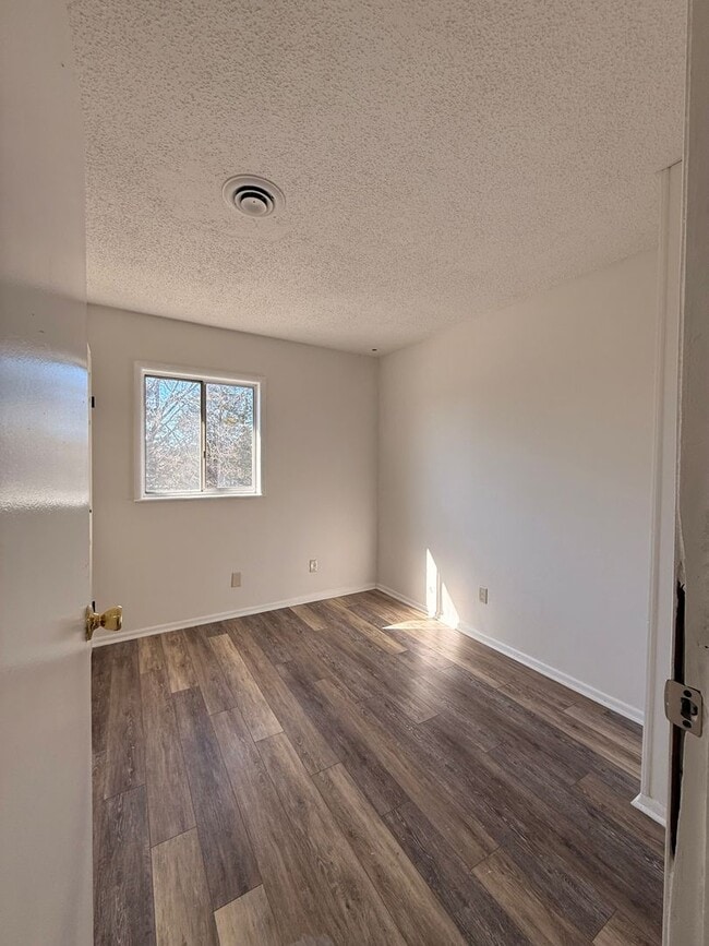 Building Photo - 1287-MF4-E