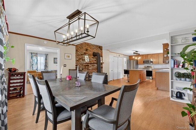 Building Photo - 22 Blossom Hill Dr