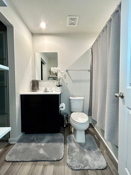 Building Photo - 6137 Cutwater Cir