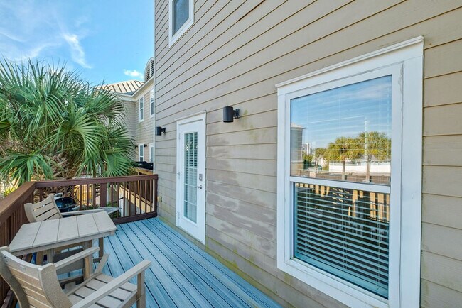 Building Photo - 22022 Front Beach Rd