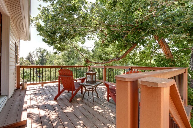 Building Photo - Bungalow in Desirable Highlands! Location Matters!