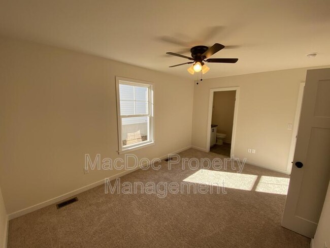 Building Photo - 64 Hickory Ln