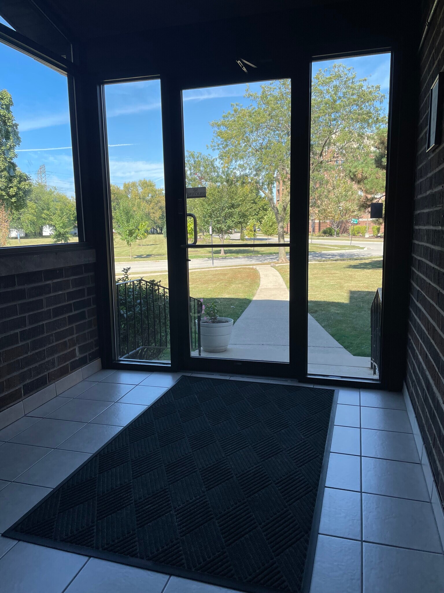 Secured entry - 650 Perrie Dr