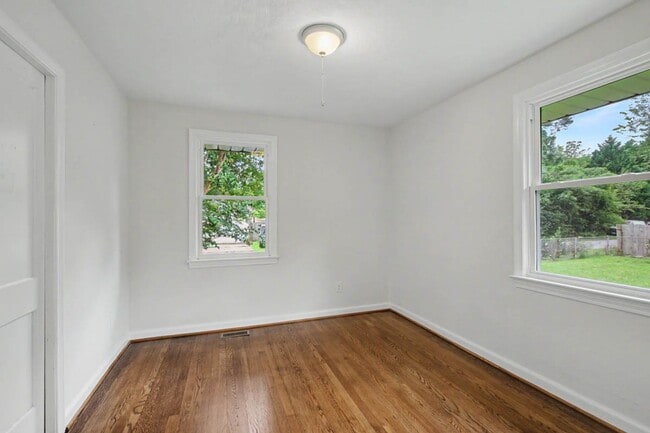 Building Photo - 1221 Burlington Rd