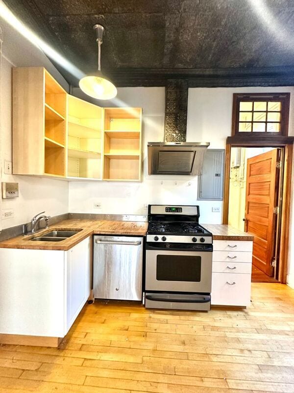 Building Photo - 1656 S Throop St
