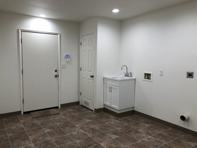 Building Photo - 1980 Sultana Dr