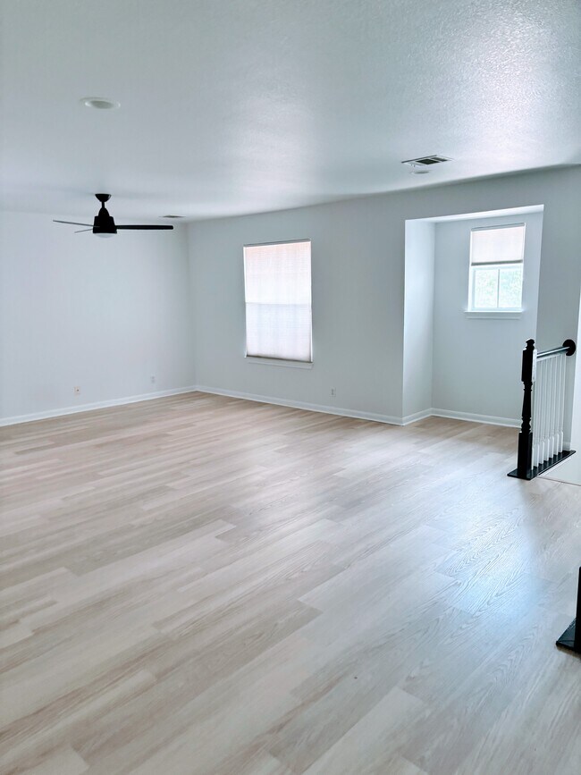 Building Photo - 412 Bradfield Dr