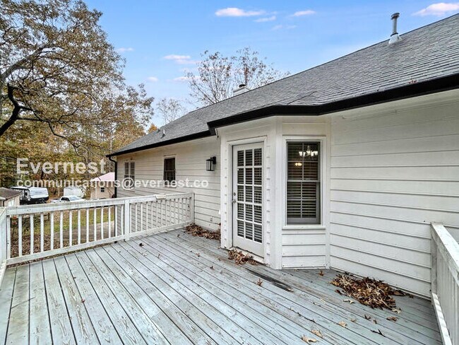 Building Photo - 204 Battle Dr