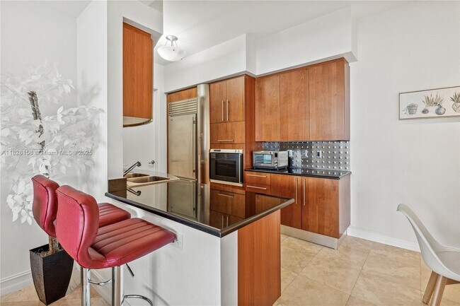 Building Photo - 18101 Collins Ave