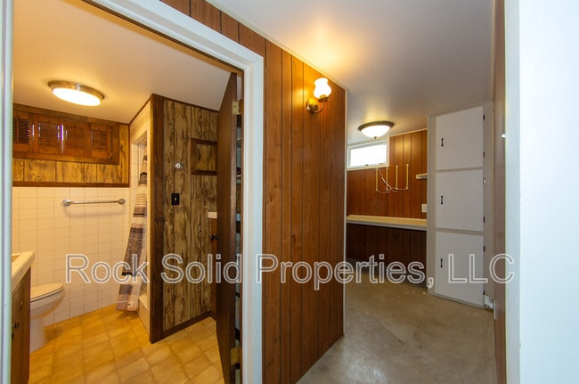 Building Photo - 1622 Oxford Dr