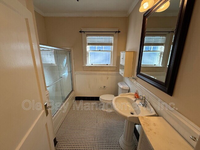 Building Photo - 115 Mohawk St