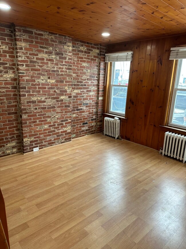 Building Photo - 204 Baldwin St