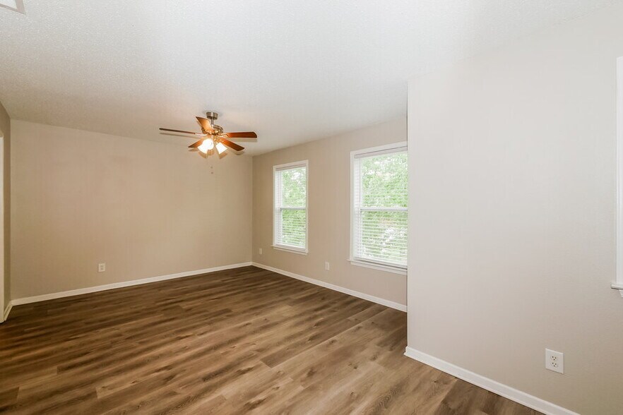 Building Photo - 936 Brookstone Dr