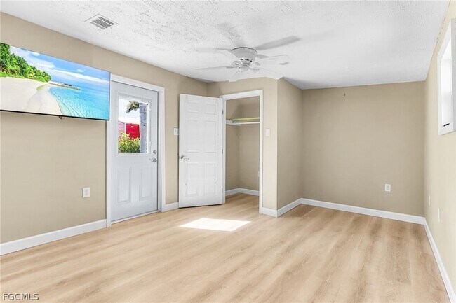 Building Photo - 2371 Baybreeze St