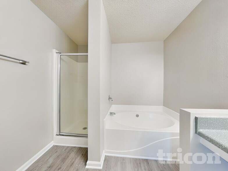 Building Photo - 7360 Old Chapel