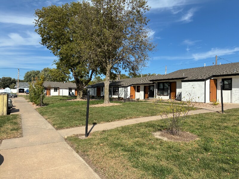 Building Photo - 501 S Cedar St