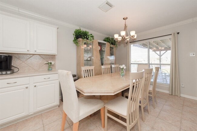 Building Photo - 6210 Fawnlake Dr