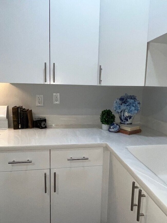 Building Photo - 305 Brookside Dr