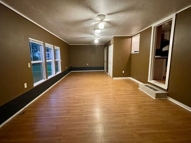 Building Photo - 605 E Main St