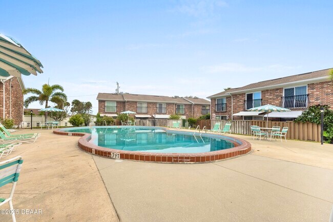 Building Photo - 2200 S Palmetto Ave