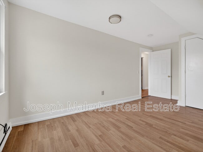 Building Photo - 483 Boswell Ave