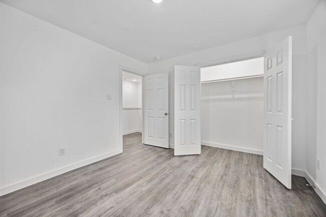 Building Photo - Your Dream Home Awaits!