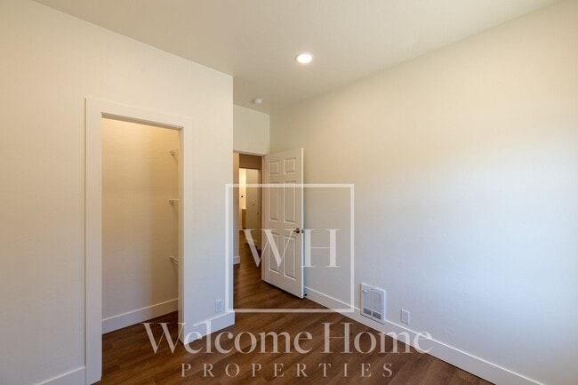 Building Photo - Updated 2 Bed Home with Detached Office & Fenced Yard