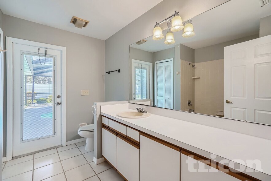 Building Photo - 3213 Stevenson St