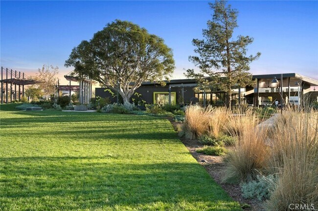 Building Photo - 123 Interval