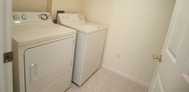 Building Photo - Beautiful 2/2 condo for rent next to Waterford Lakes Town Center and UCF