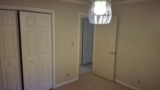 Building Photo - 108 Steele Dr