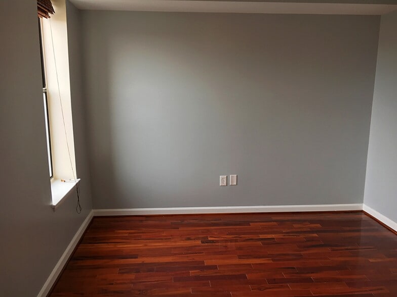 Room for Queen Bed & Desk - 1763 Columbia Rd NW