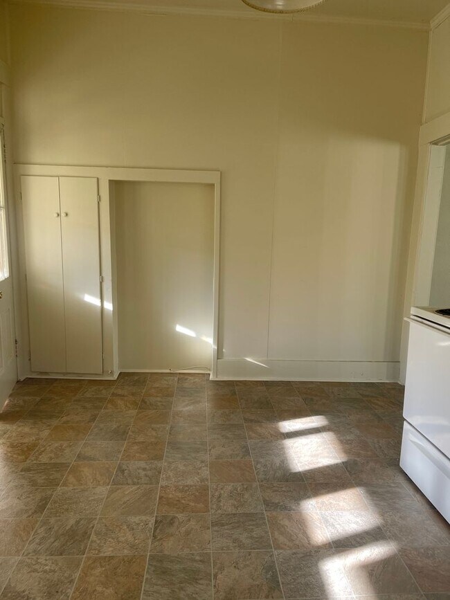 Building Photo - 2023 Placer St
