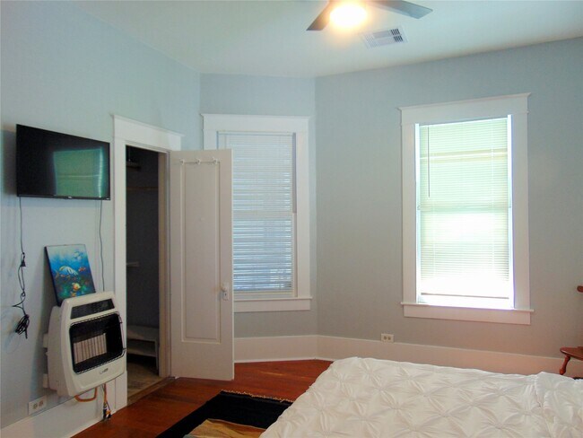 Building Photo - 3420 Avenue R