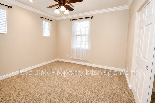 Building Photo - 2337 Chapel Dr