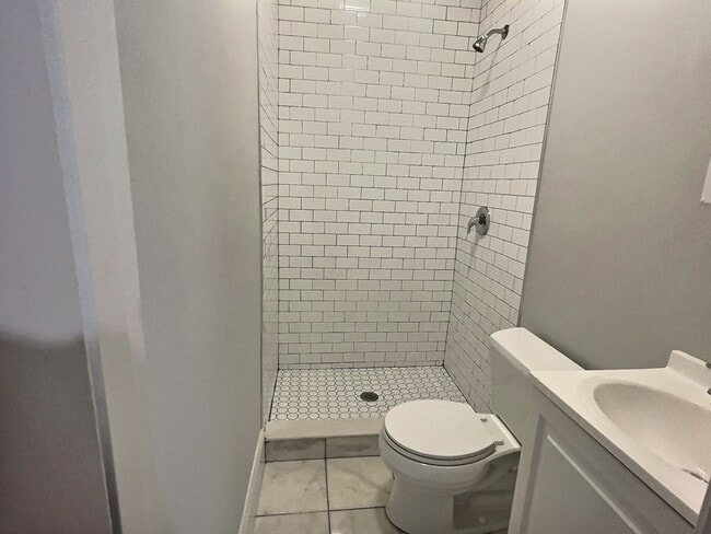 Building Photo - 255 Paris St