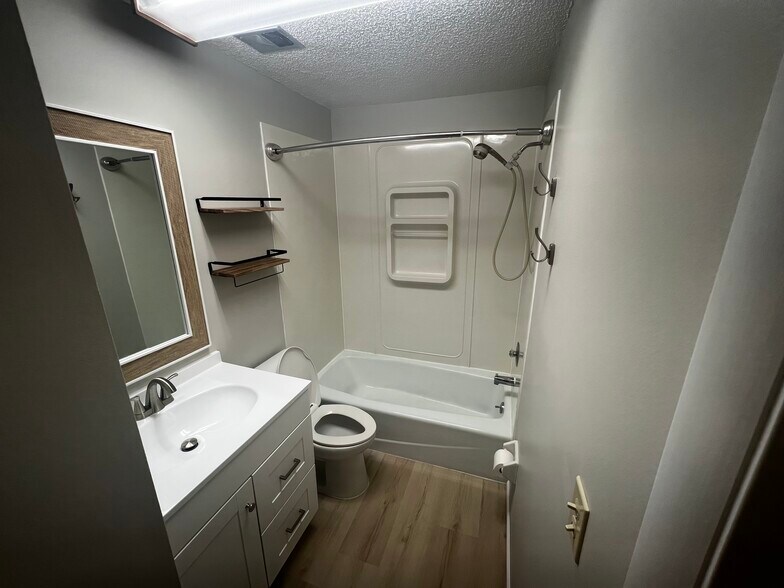 Building Photo - 3390 Ramblewood Ct
