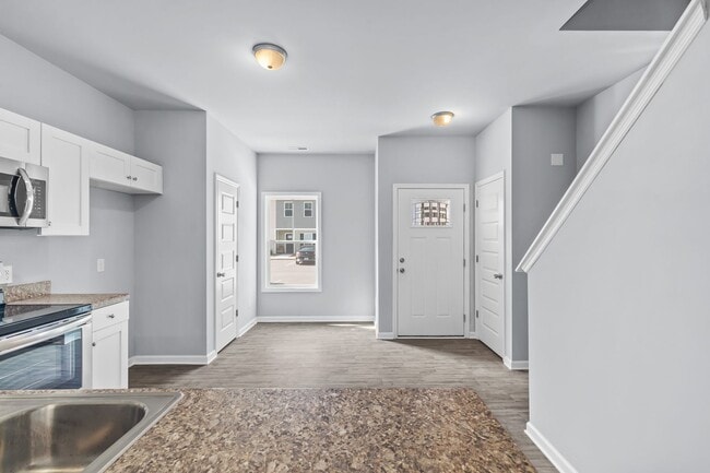 Building Photo - 132 Buckhorn Ave