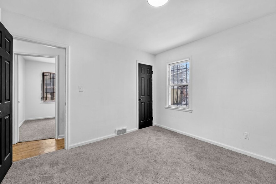 Building Photo - 18525 Westmoreland Rd