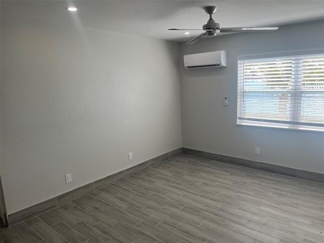 Building Photo - 1605 Pass a Grille Way