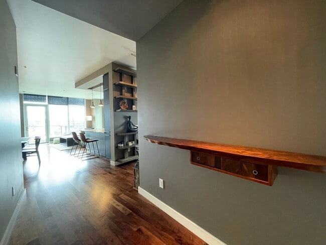 Building Photo - Incredible 1Bd/1Ba Fully Furnished Condo in the Pearl!!!! Corner Unit with Spectacular Views & Ga...