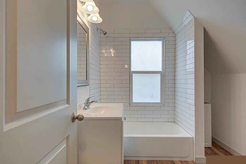 Building Photo - 1191 SE Jefferson St