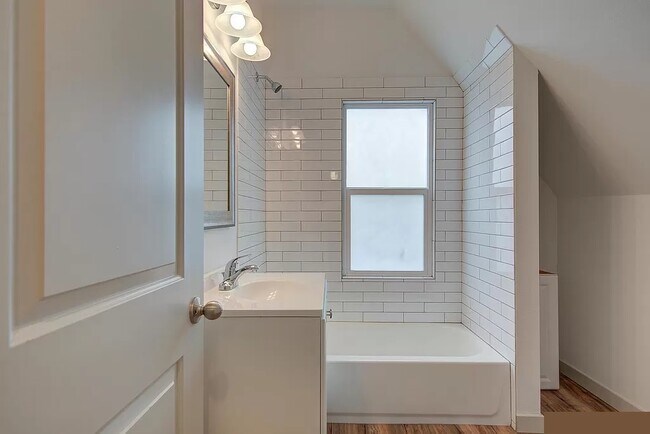 Building Photo - 1191 SE Jefferson St