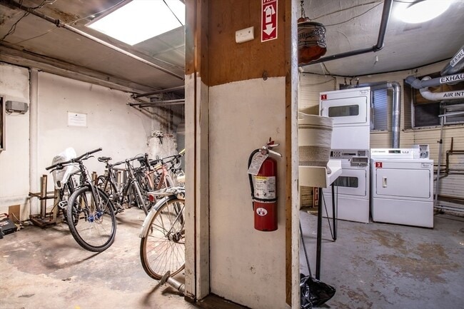 Building Photo - 36 Winchester St