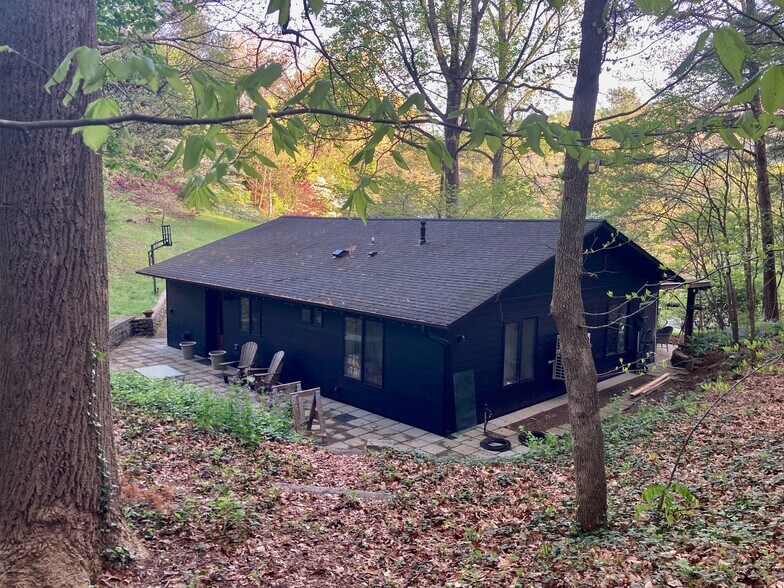 Building Photo - 385 Beaverdam Rd