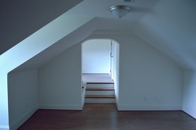 Building Photo - 214 Stribling Ave