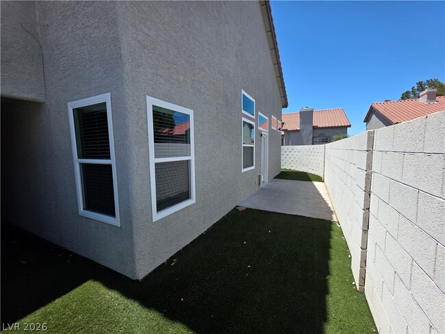 Building Photo - 2275 Ramsgate Dr