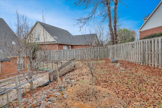 Building Photo - MOVE IN READY