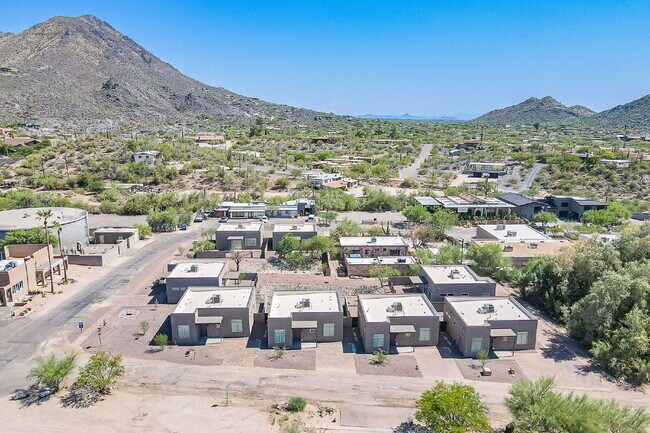 Building Photo - 6041 E Valley Way