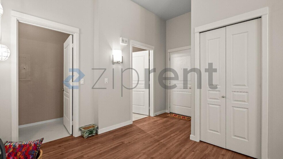 Building Photo - Unit 114